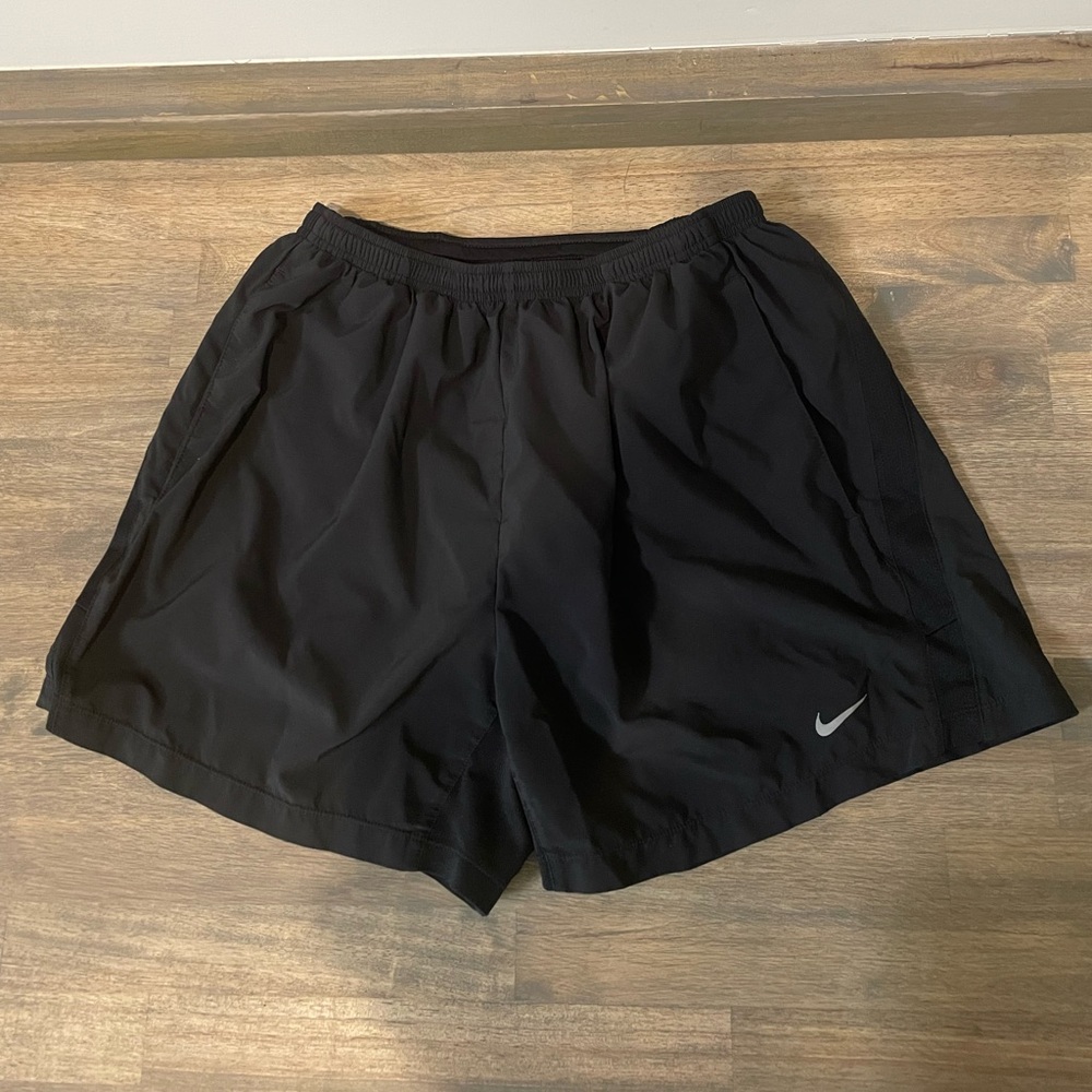 NWOT Nike challenger Shorts 5”